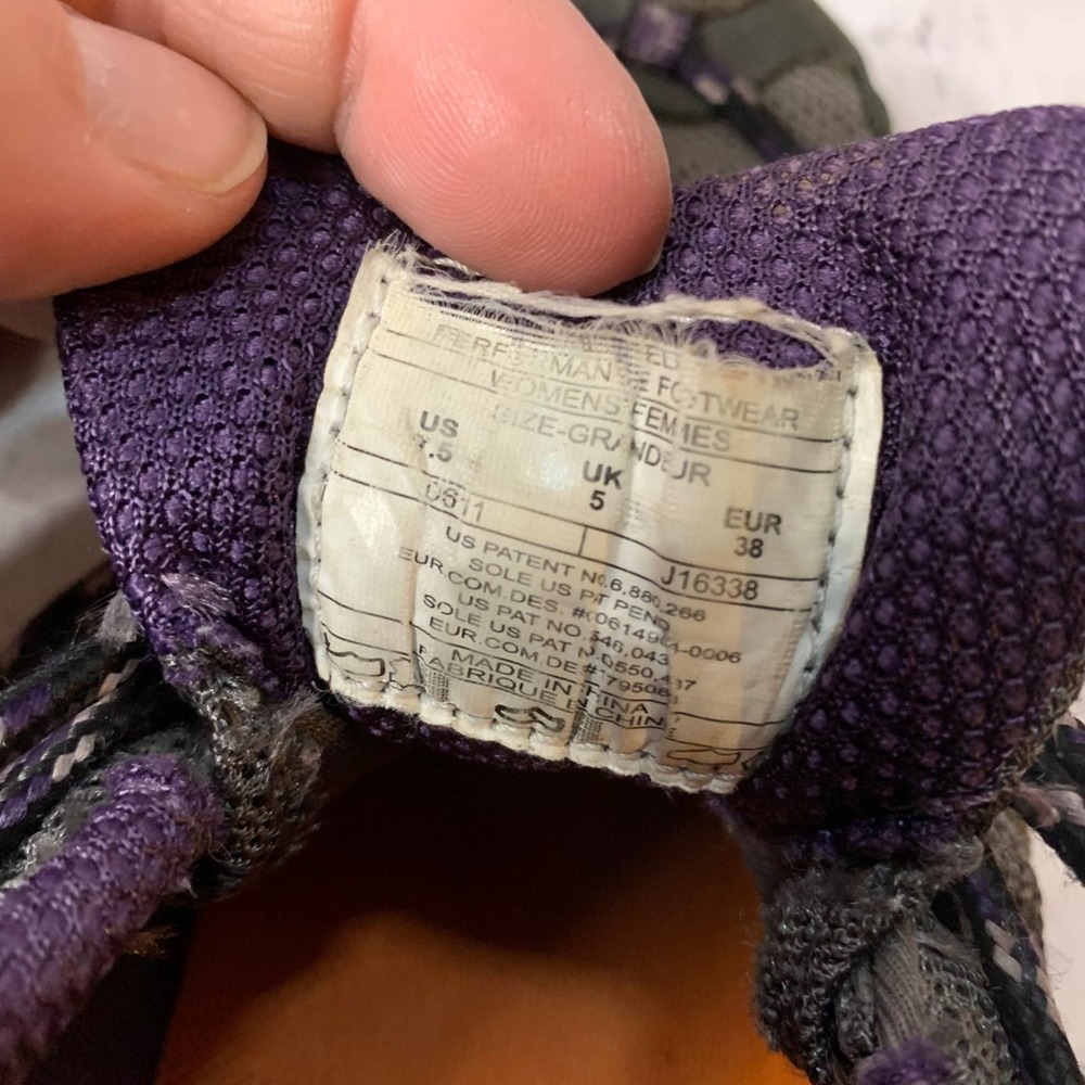 Women’s Merrell hiking shoes (size 7.5) - Picture 5 of 6
